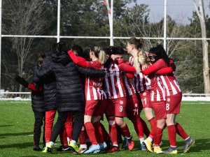 Turkcell Kadın Futbol Süper Ligi: Sivasspor: 2 - İ̇lkadım Belediyesi Yabancılar Pazarı Spor: 1