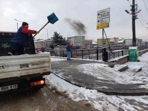 Belediye Ekipleri Kar Yağışına Karşı Teyakkuza Geçti