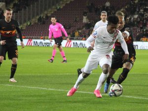 Spor Toto Süper Lig: A. Hatayspor: 1 - Galatasaray: 2 (İ̇lk Yarı)