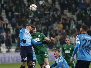 Spor Toto 1. Lig: Bursaspor: 0 - Büyükşehir Belediye Erzurumspor: 0 (İ̇lk Yarı Sonucu)