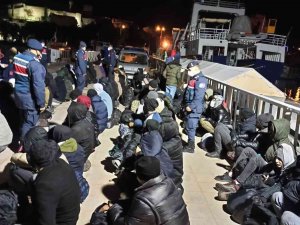 İ̇zmir’de 5 Göçmen Kaçakçısı Tutuklandı