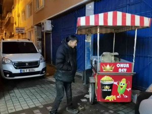 Engelli Gencin Mısır Tezgahının Aküsünü Ve Malzemelerini Çaldılar