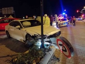 Önce Saksıya, Ardından Park Halindeki Araçlara Çarptı