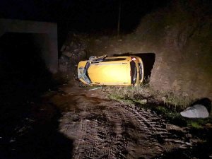 Tire’de Taksi Uçuruma Yuvarlandı: 3 Yaralı