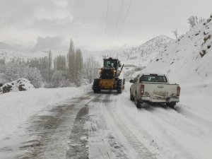 Güneydoğu’da Kar Esareti Sürüyor, Kar Kalınlığı Yer Yer 2 Metreyi Buldu