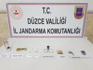 Araçtan Her Çeşit Uyuşturucu Çıktı