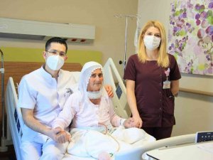 Guatr Hastası İki Kız Kardeş, Fethi Sekin Şehir Hastanesindeki Operasyonla Sağlıklarına Kavuştu