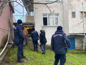 Girdikleri Evden Ziynet Eşyalarını Çaldılar