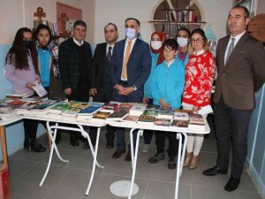 ‘Gezici Kütüphane’ Çocukları Kitapla Buluşturuyor