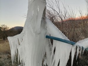Gerger’de Sıcaklık Eksi 8 Dereceye Düştü