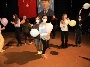 Uyum’un Gençleri ‘Kader Hijyeni Öğreniyor’ Oyununu İzledi