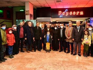 Başkan Çınar, ’Eren’ Filmini Şehit Yakınları Ve Gazilerle Birlikte İzledi