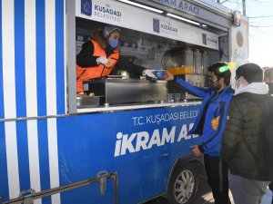 Üniversite Öğrencilerinin Sabah Kahvaltısı Kuşadası Belediyesi’nden