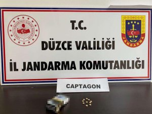 Otoyolda Durdurulan Araçtan Satışı Yasak Hap Çıktı