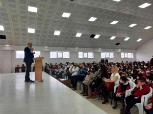 Gazi İ̇smail Kumartaşlı Öğrencilerle Buluştu