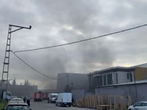Pendik’te Demir Fabrikasında Patlamanın Ardından Yangın Çıktı