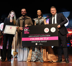 Rizeli Genç Moda Tasarımcısı Öztürk Yıkılmaz, Türkiye 1.'liğini Kazandı
