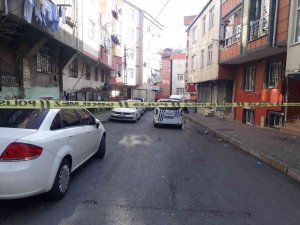 Bağcılar’da Cinayet: Aynı Evde Yaşadığı Kişiyi Bıçaklayıp Kaçtı