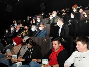 Vali Su, ‘Kesişme, İ̇yi Ki Varsın Eren’ Filmini İ̇zledi