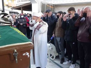 Asya’dan Yangında Hayatını Kaybeden Sahibine Acı Veda