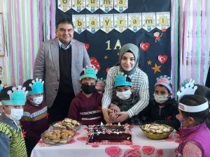 Minik Öğrencilerin Okuma Bayramı Sevinci