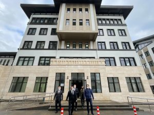 Yi̇kob, Yeni Binada