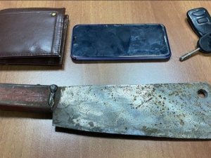 Satırla Yaraladığı Kişinin Telefon, Cüzdan Ve Kullandığı Aracı Gasp Etti