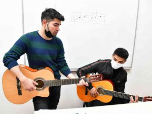 Musiki Muallim Mektebi’ne Yoğun İlgi