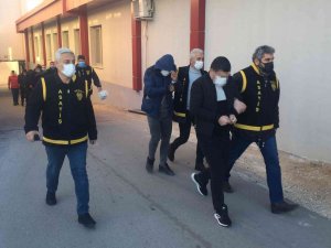 Fetö Tehdidiyle 6 Milyon 600 Bin Lira Dolandıran 18 Sahte Polis Tutuklandı