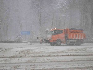Bolu Dağı’nda Şiddetli Kar Yağışı Ve Sis Etkili Oluyor