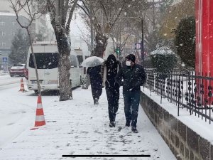 Afyonkarahisar’da Kar Yağışı Etkili Oldu