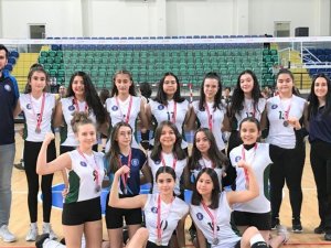 Kütahya Belediyespor Küçük Kızlar Voleybol Takımı İl İkincisi Oldu
