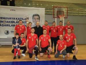 Kartal’da Voleybol Turnuvasının Şampiyonu Zabıta Müdürlüğü Oldu