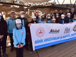 Minik Arkeologlar ’Tarihin Sıfır Noktası’nı Gezdi
