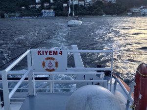Hayırsızada’da Karaya Oturan Tekne, Bot İle Kurtarıldı
