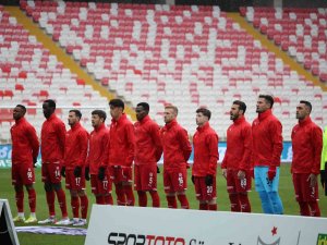 Sivasspor’da 3 Futbolcu Kart Sınırında