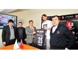 Davıd Jelınek Uşak Sportif’e İmzayı Attı