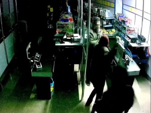 Satır, Bıçak Ve Oyuncak Tabanca İle Markete Girip Dehşeti Yaşattılar