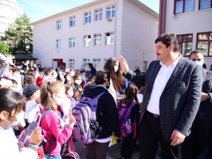 Öğretmen Başkan Kahramankazan’a 5 Yeni Okul Kazandırdı