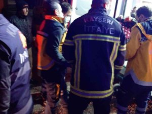 Büyükşehir İ̇tfaiyesi, Deprem Bölgesinde Yardıma Koştu