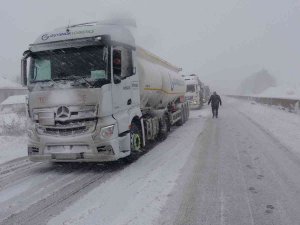 Bolu Dağı İ̇stanbul Yönüne Ağır Tonajlı Araçların Geçişleri Yasaklandı