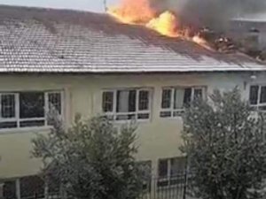 Karacasu’da Okul Yangını Korkuttu