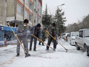 Isparta’da Karla Mücadelede 70 İş Makinesi Ve 260 Personel Görev Aldı