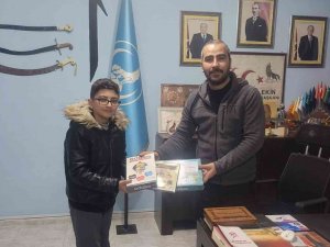 Siirt Ülkü Ocakları’ndan Başarılı Öğrenciye Ödül