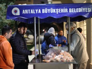 Final Sınavlarına Hazırlanan Üniversite Öğrencilerinin Çorbası Büyükşehir’den