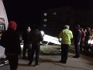 Adıyaman’da, Otomobil Takla Attı: 2 Yaralı