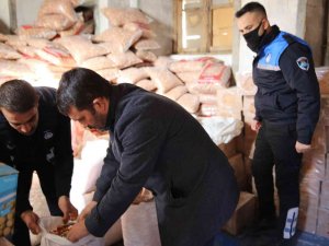 Son Tüketim Tarihi Geçmiş Yüzlerce Kilo Kuruyemiş Ele Geçirildi
