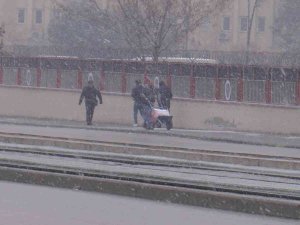 Gaziantep’te Yılın İlk Kar Yağışı Başladı