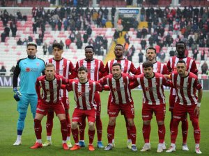Sivasspor’da Göztepe Maçı Öncesi 8 Eksik Bulunuyor