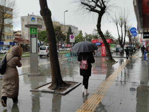 Sakarya Kent Merkezinde Kısa Süreli Kar Yağışı Etkili Oldu